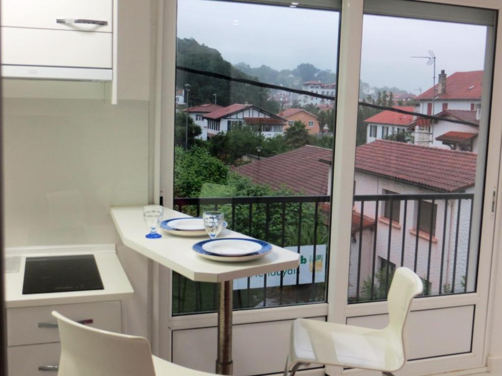 2 Pieces Au Centre De Hendaye-plage *